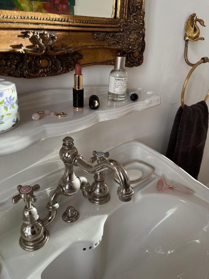 Chateau Isigny, Petit Et Secret Des Chateaux De Charme Bed & Breakfast 4*