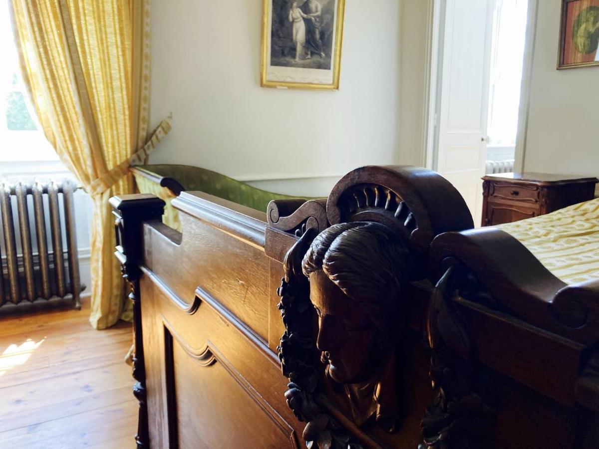 Bed & Breakfast Chateau Isigny, Petit Et Secret Des Chateaux De Charme Isigny-le-Buat