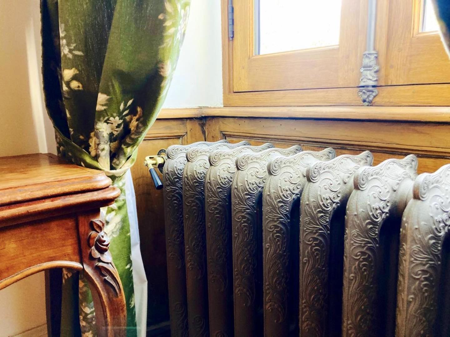 Chateau Isigny, Petit Et Secret Des Chateaux De Charme Bed & Breakfast 4*