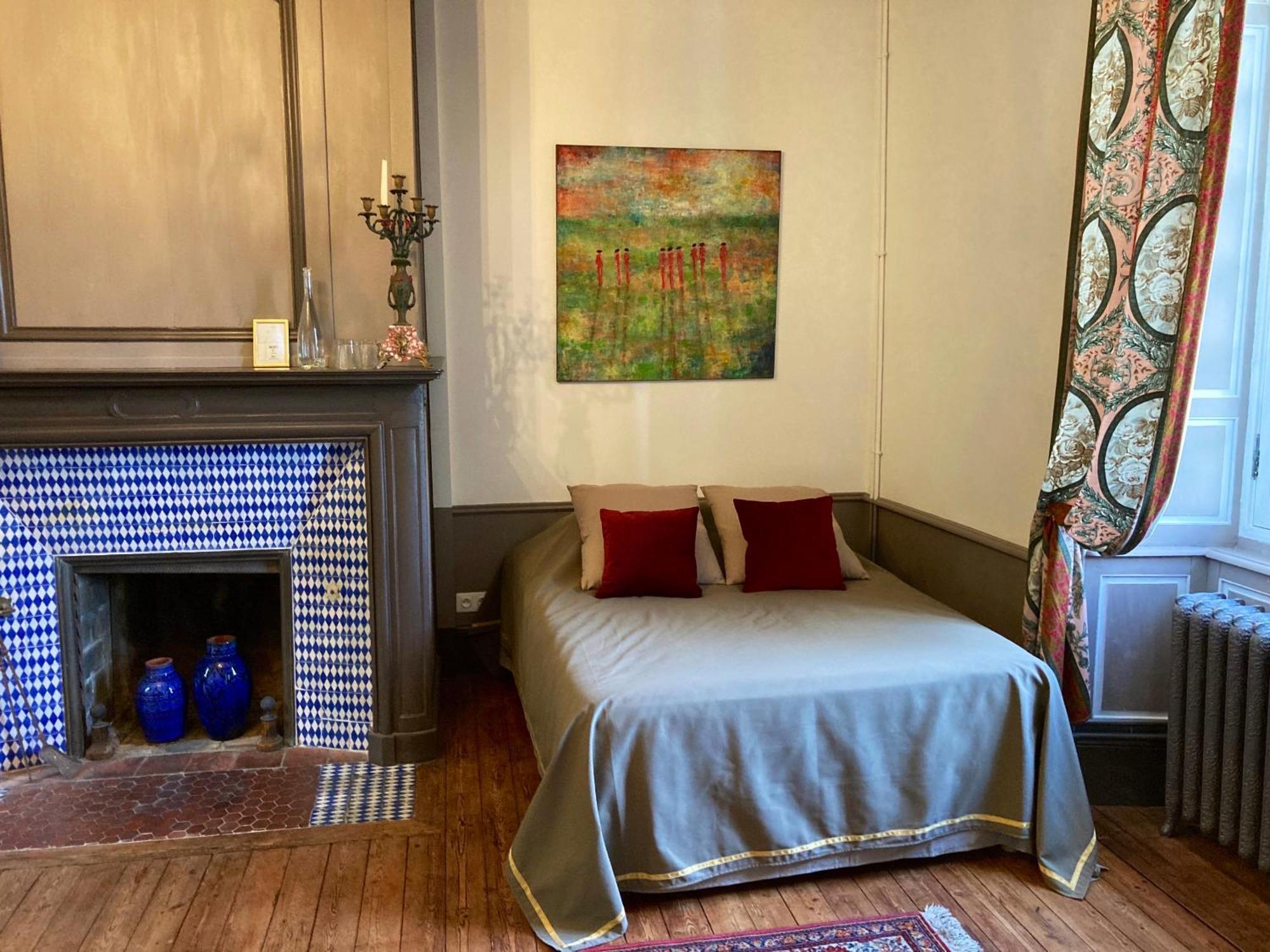 Chateau Isigny, Petit Et Secret Des Chateaux De Charme Bed & Breakfast