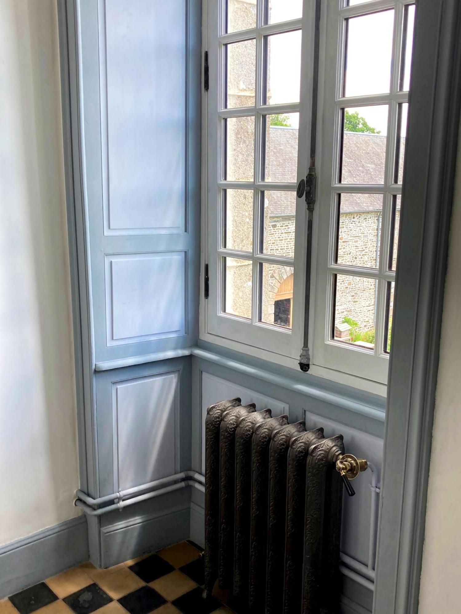Chateau Isigny, Petit Et Secret Des Chateaux De Charme Bed & Breakfast