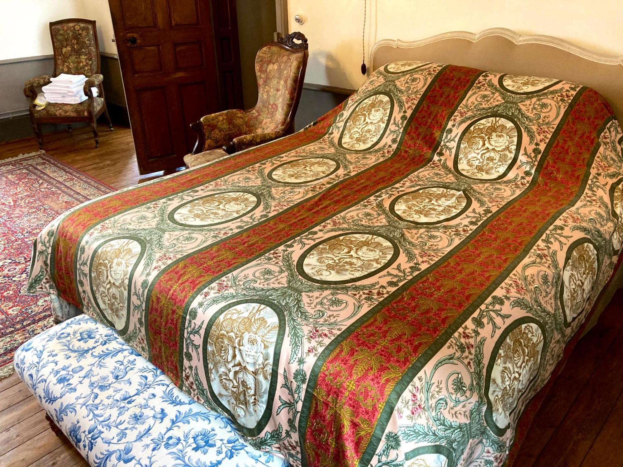 Chateau Isigny, Petit Et Secret Des Chateaux De Charme Bed & Breakfast Isigny-le-Buat