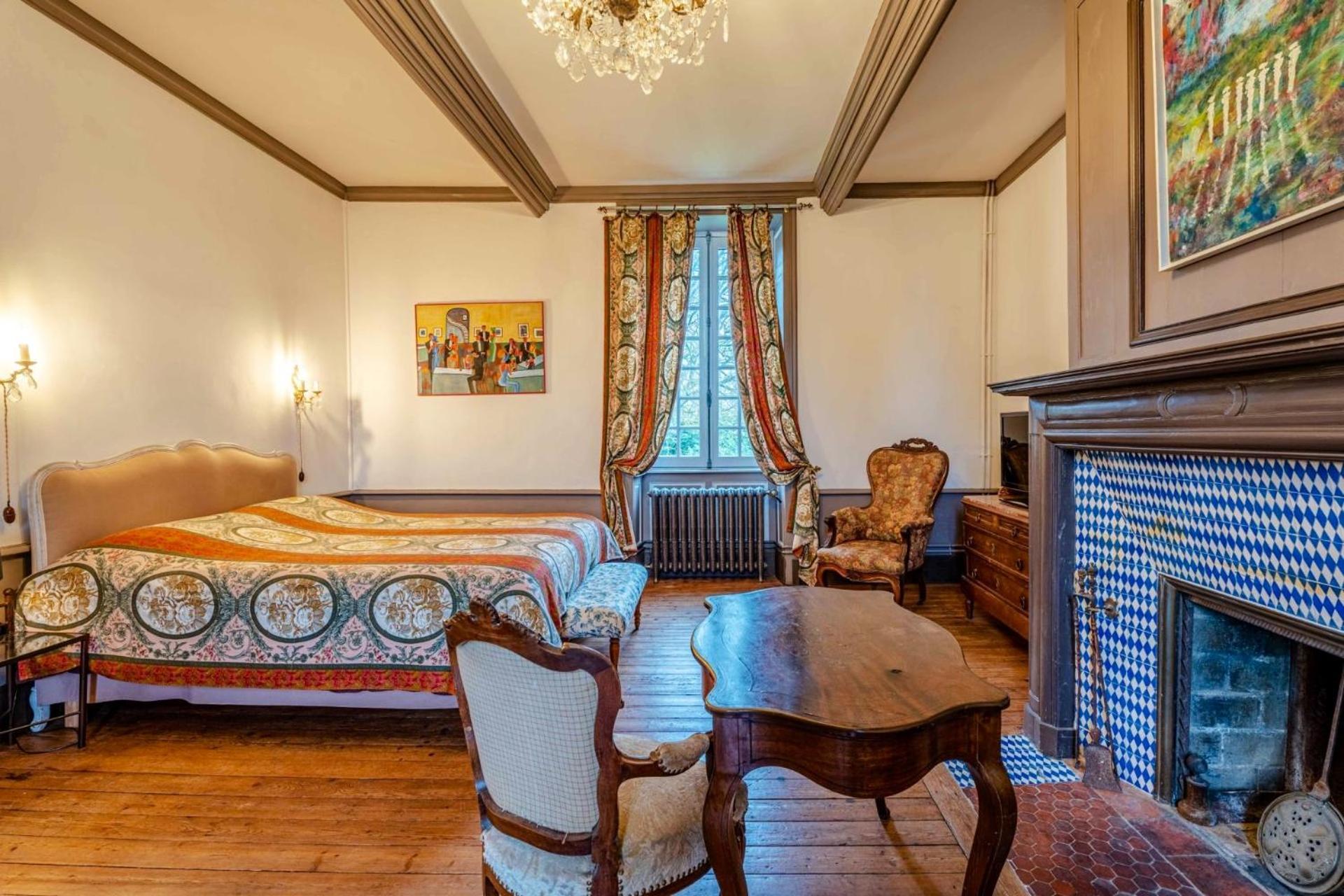 Chateau Isigny, Petit Et Secret Des Chateaux De Charme Bed & Breakfast