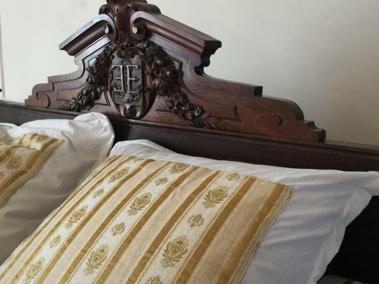 Chateau Isigny, Petit Et Secret Des Chateaux De Charme Bed & Breakfast